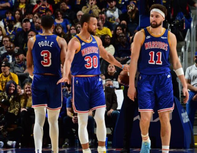 球天下体育官网-包夹库里策略成强队坟场 勇士三叉戟展现可怖火力