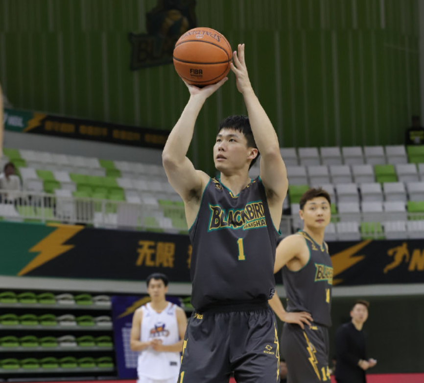 球天下官网-首秀仅得1分！网红球员终于登场，没打就进全明星